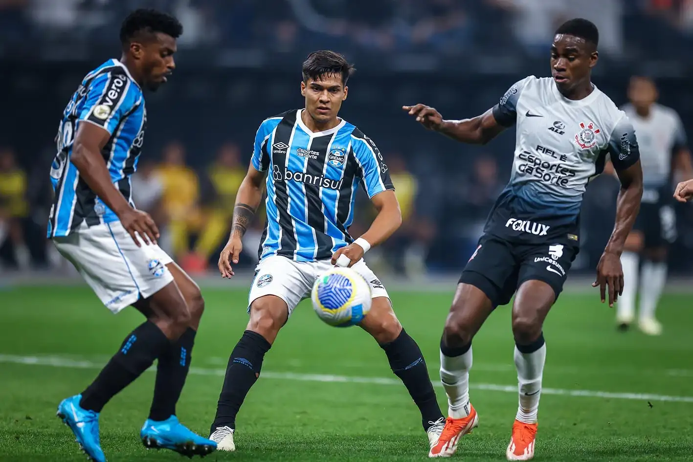Menelusuri Dunia Peraduan dalam Bola Sepak